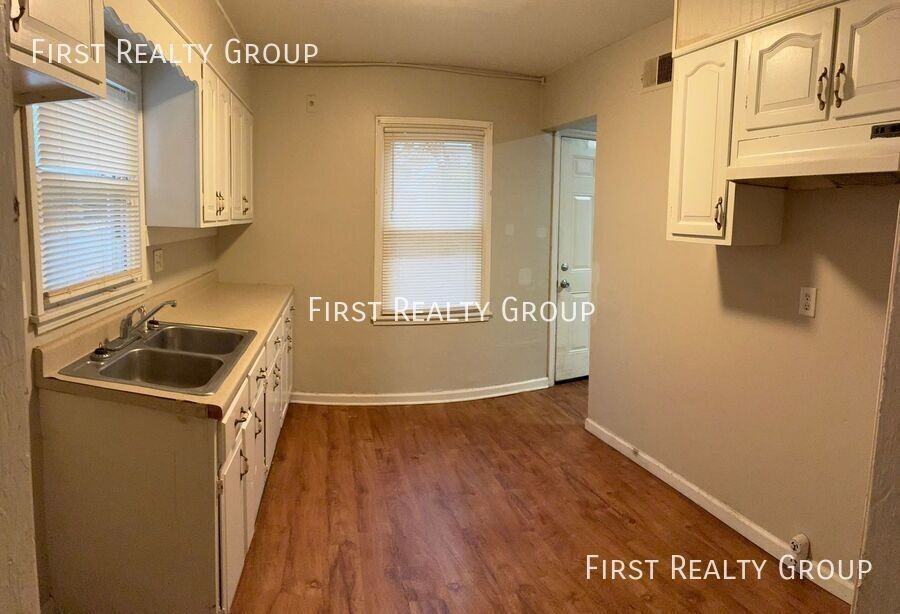 364 Sheridan Ave - Photo 3 of 8