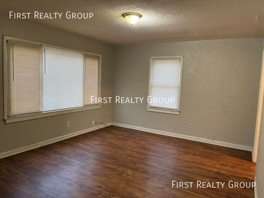 364 Sheridan Ave - Photo 5 of 8