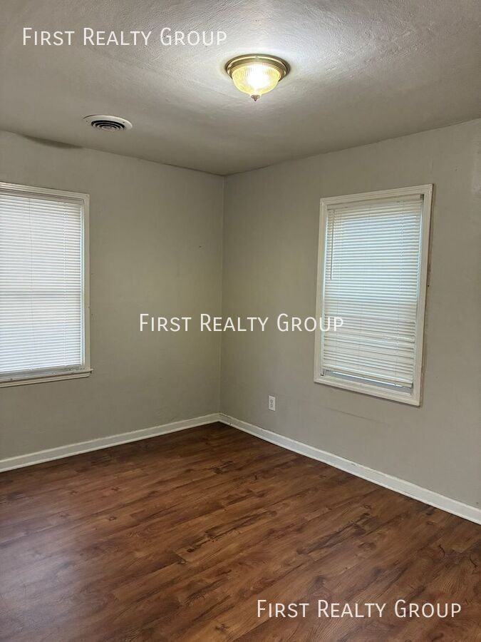 364 Sheridan Ave - Photo 6 of 8