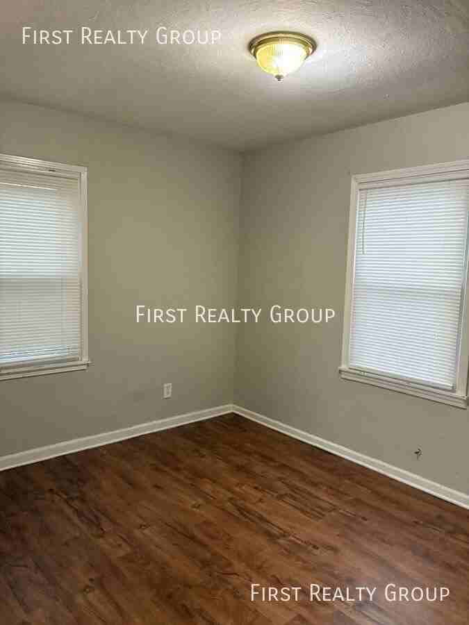 364 Sheridan Ave - Photo 7 of 8