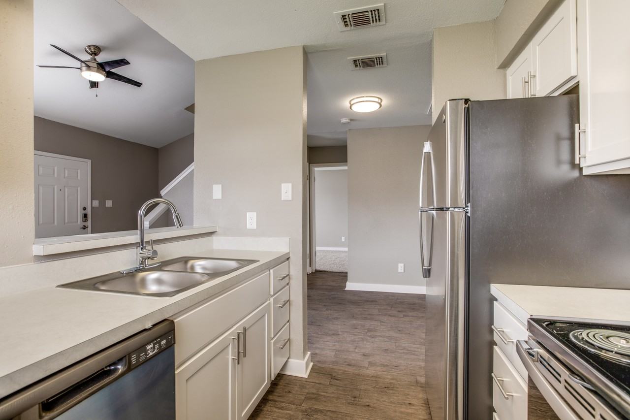 Mesquite Village Apartments - Photo 7 of 16
