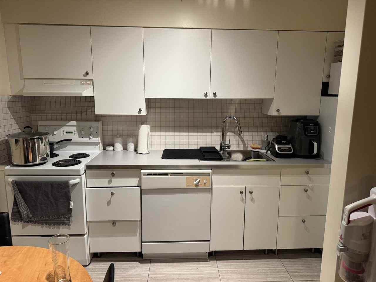 1629 Haro Street - Photo 2 of 7