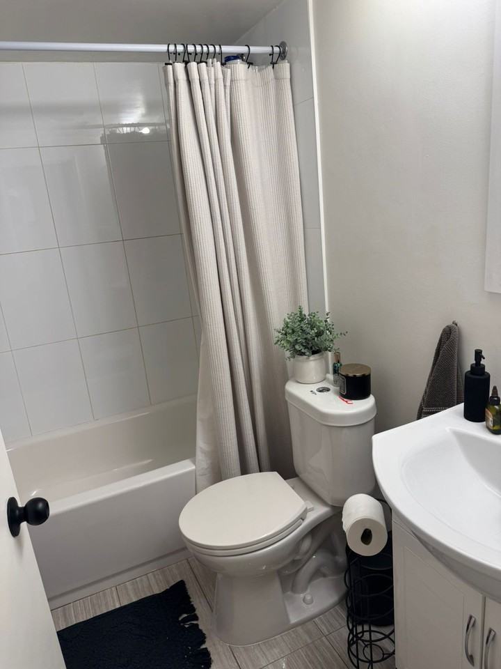 1629 Haro Street - Photo 3 of 7