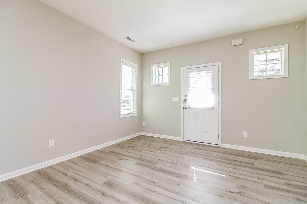 167 E Wilson St - Photo 3 of 16