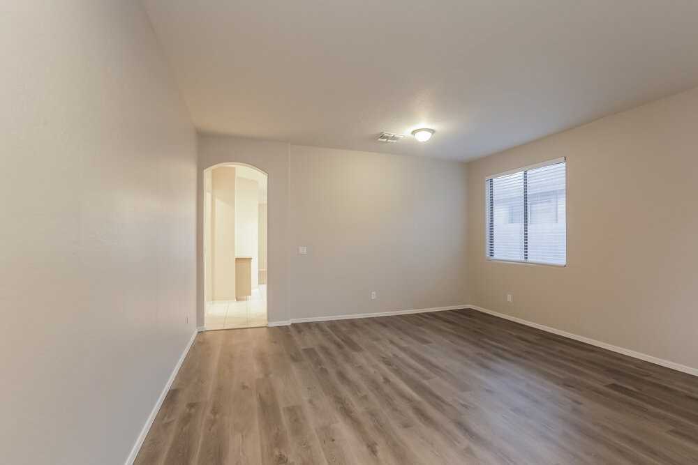 2427 E Glass Ln - Photo 4 of 12