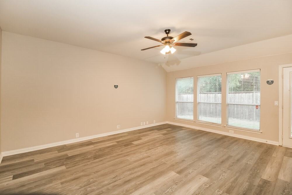 1721 Duck Cove Dr - Photo 4 of 16