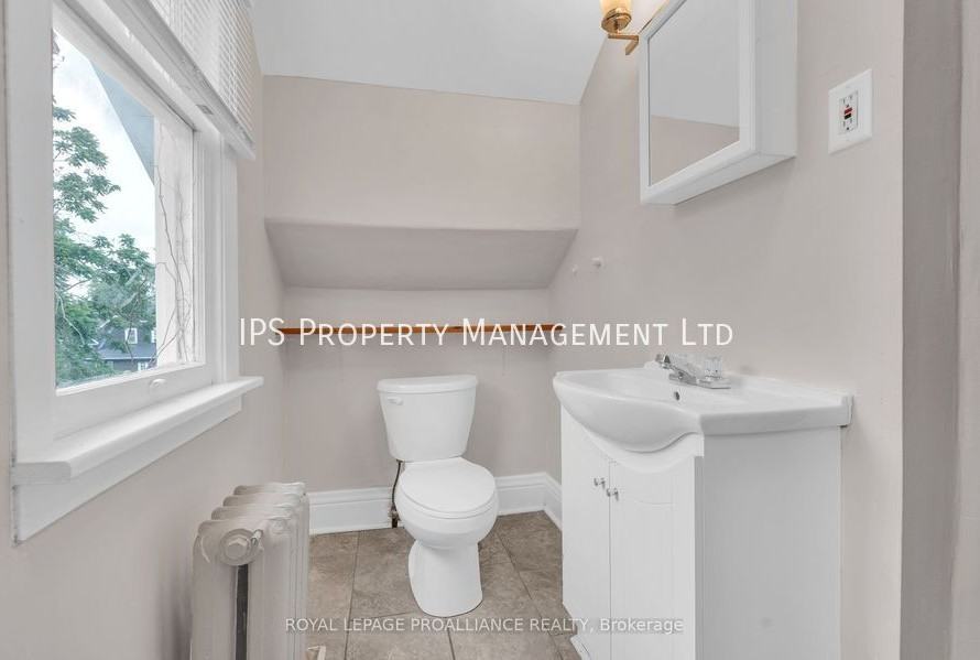 209 Albert St - Photo 2 of 6