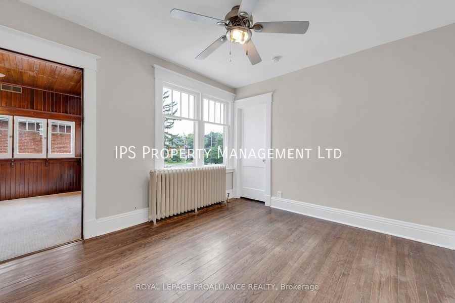 209 Albert St - Photo 3 of 6