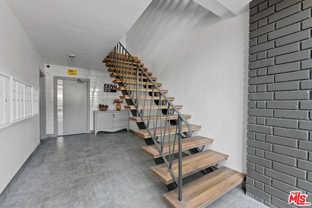 2447 N Beachwood Dr #2447-1 - Photo 2 of 19