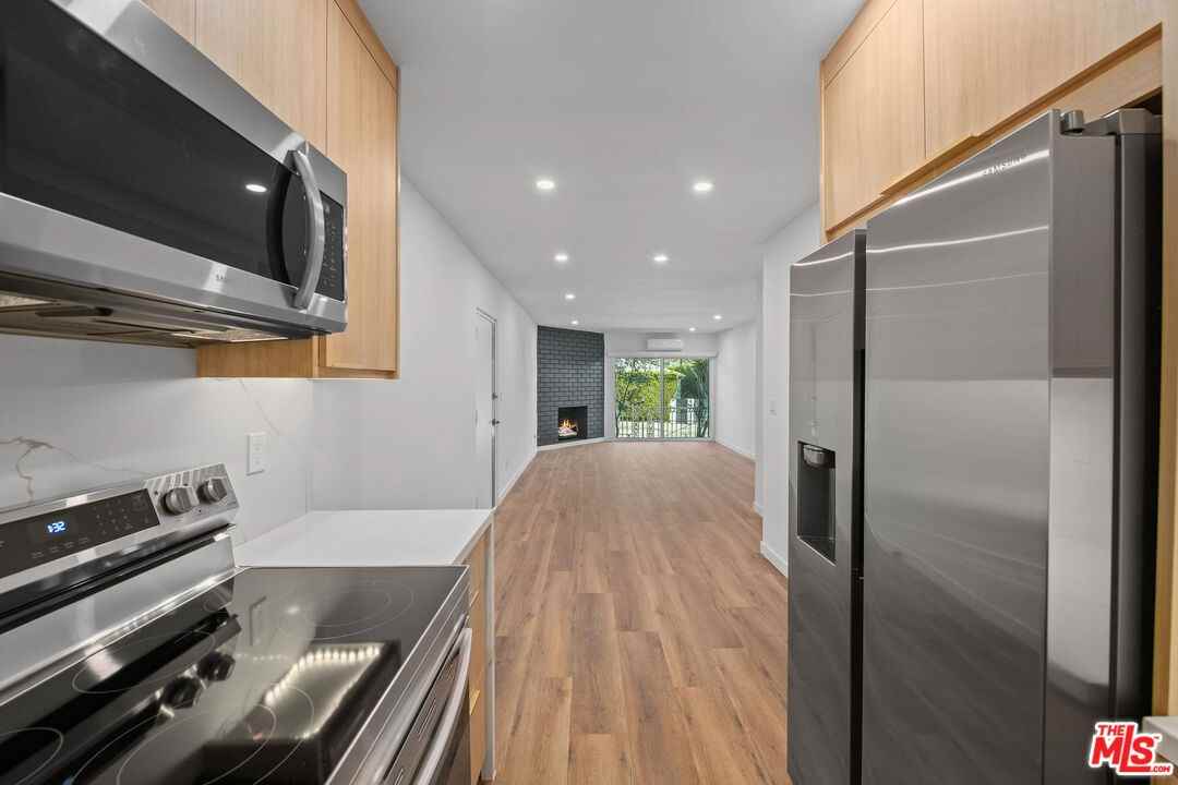 2447 N Beachwood Dr #2447-1 - Photo 4 of 19