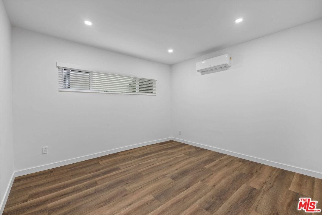 2447 N Beachwood Dr #2447-1 - Photo 5 of 19