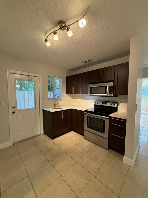 1713 N Dixie Hwy #1713-3 - Photo 6 of 14