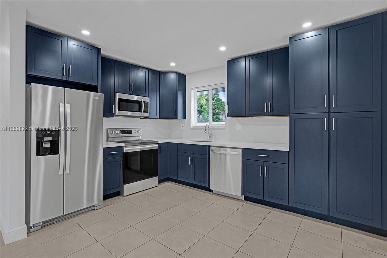 136 Nw 6th Ave #136-2 - Photo 2 of 32