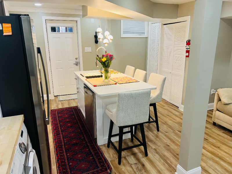 1028 Crittenden St Ne #B - Photo 2 of 10