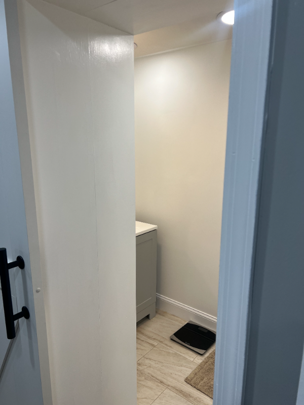 1028 Crittenden St Ne #B - Photo 6 of 10