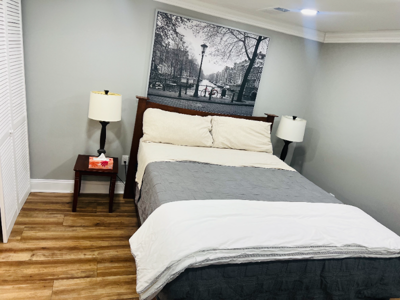 1028 Crittenden St Ne #B - Photo 7 of 10