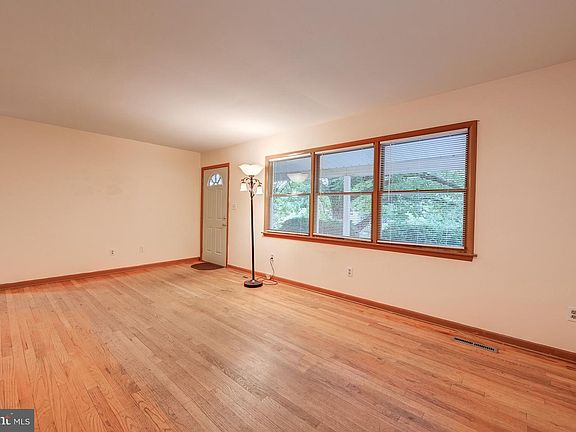 618 Kalorama Rd - Photo 2 of 11