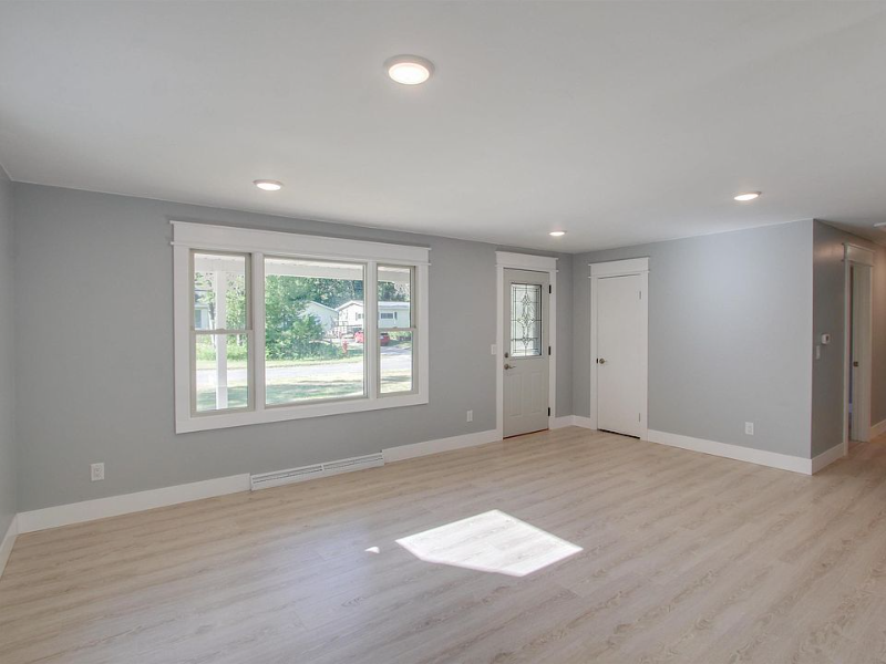 1865 Maple Dr - Photo 2 of 11