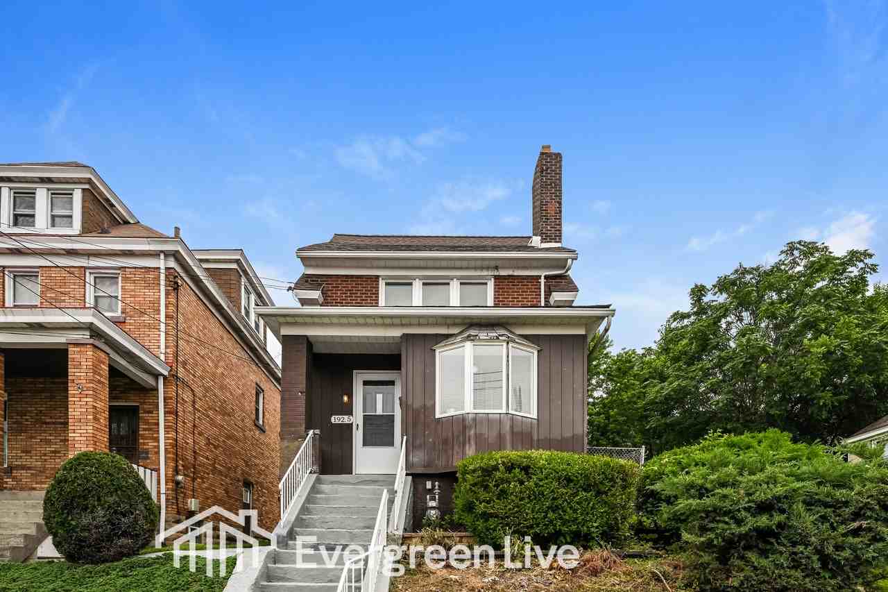 192 1/2 Saint Joseph St - Photo 2 of 16