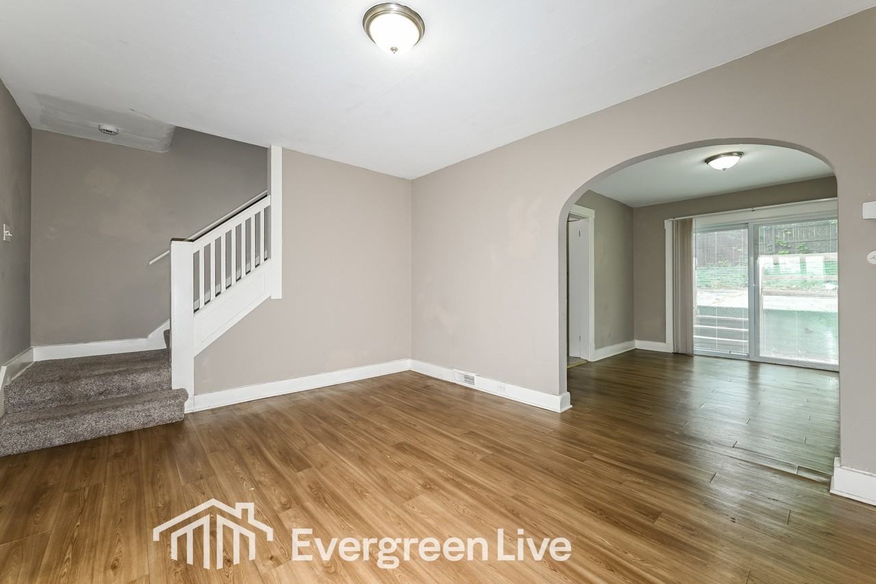 192 1/2 Saint Joseph St - Photo 6 of 16