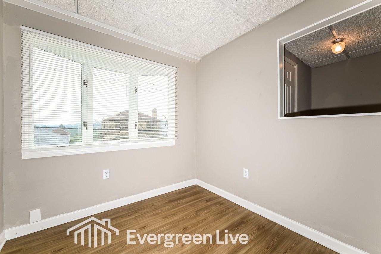 192 1/2 Saint Joseph St - Photo 7 of 16