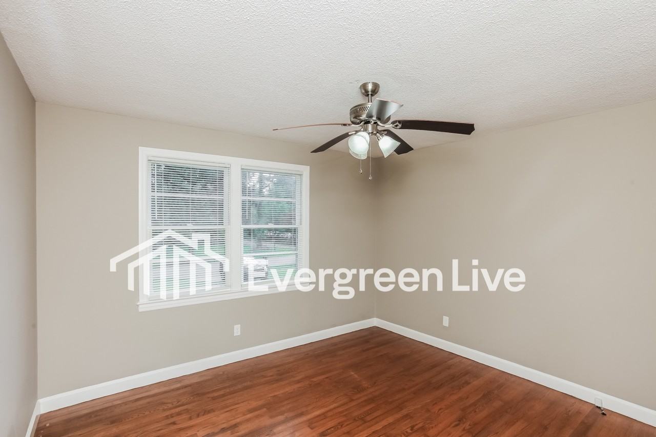 1454 Fork Ave - Photo 4 of 15