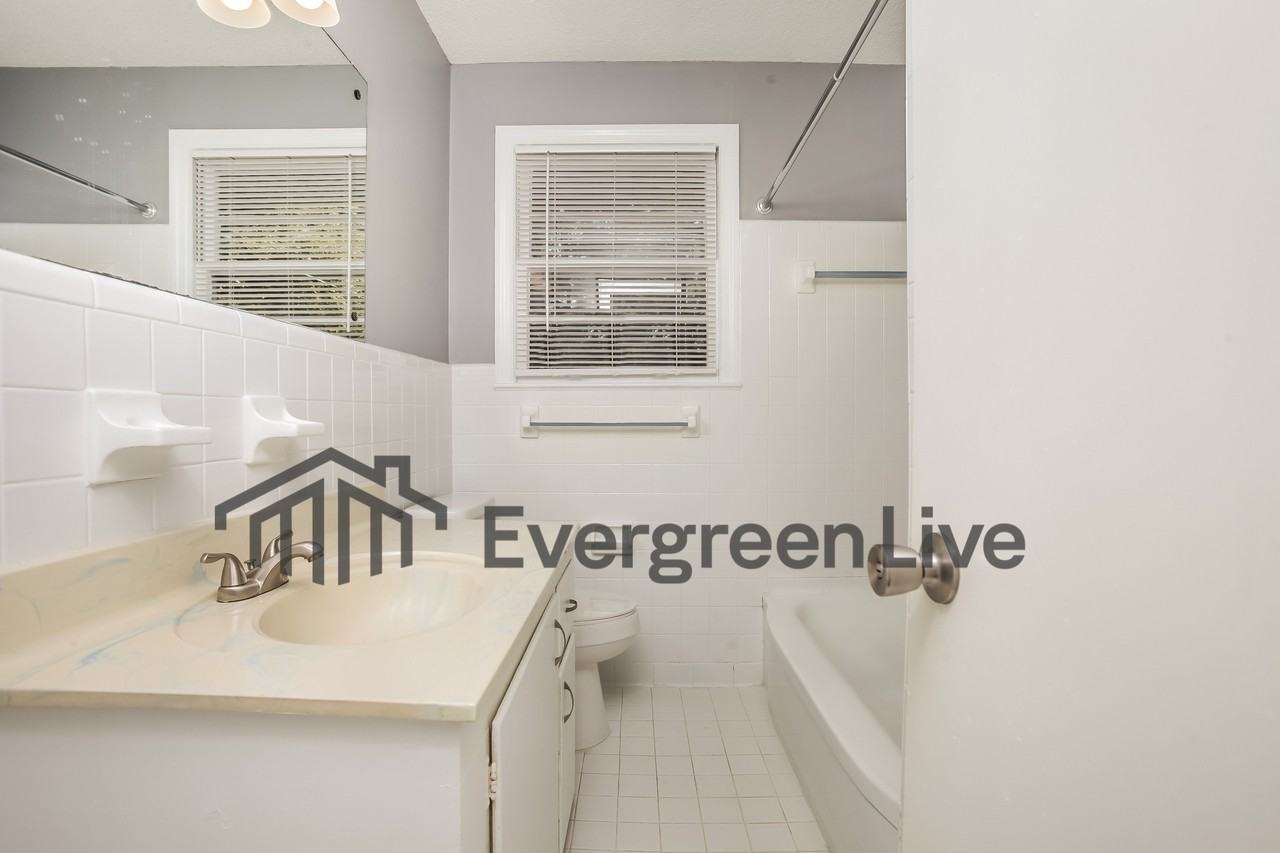 1454 Fork Ave - Photo 5 of 15