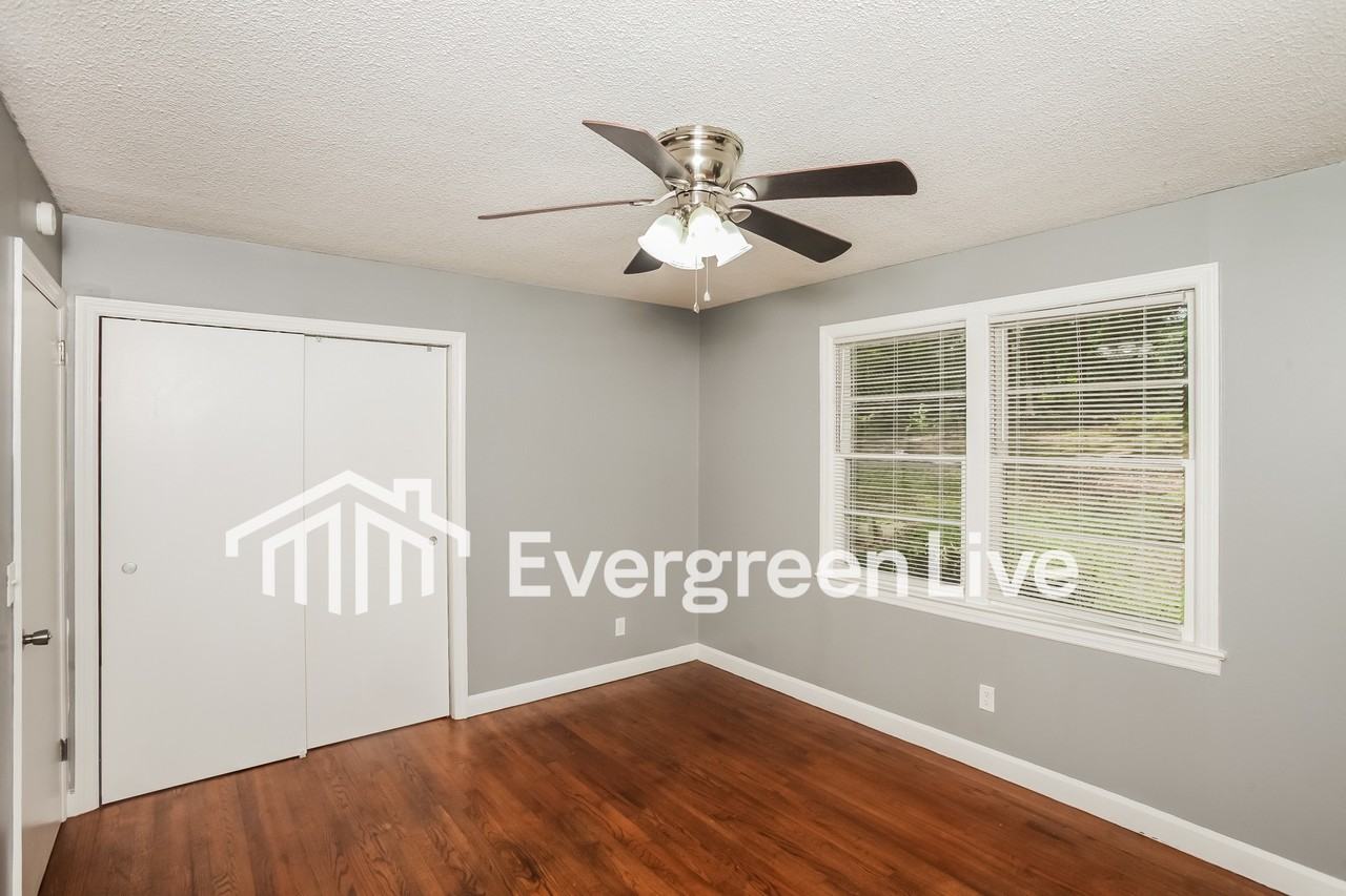 1454 Fork Ave - Photo 6 of 15