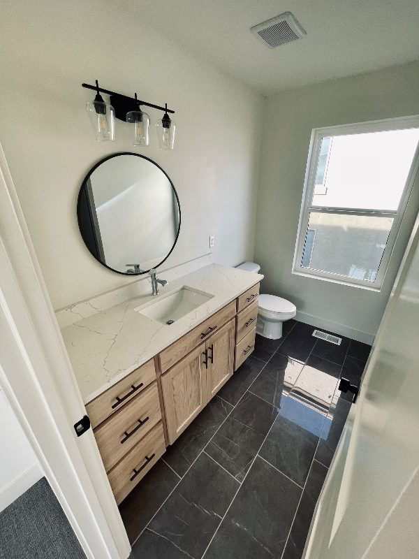 532 E St - Photo 3 of 8