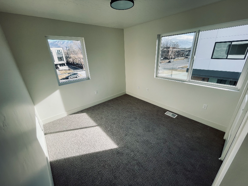 532 E St - Photo 5 of 8