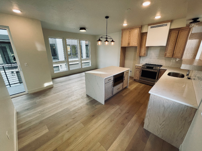 532 E St - Photo 6 of 8