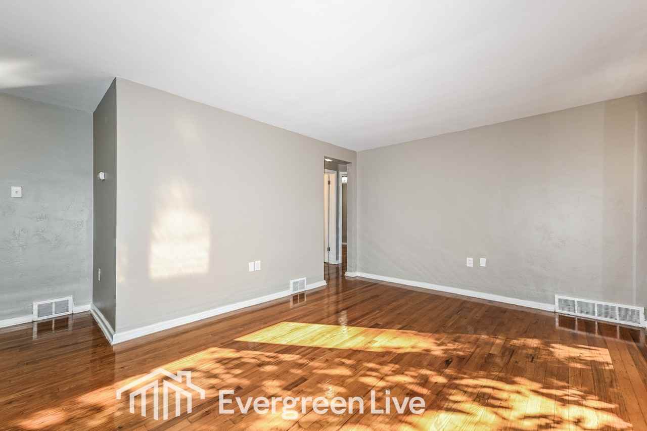 2326 Oak Manor Drive - Photo 2 of 15
