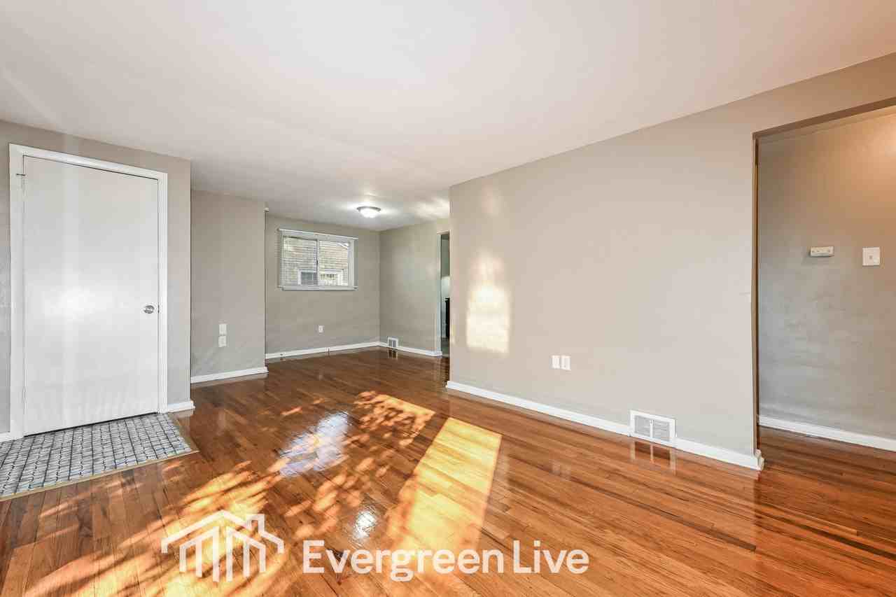 2326 Oak Manor Drive - Photo 3 of 15