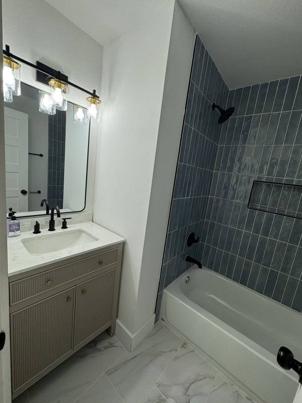 10206 Oak Hollow Cir - Photo 3 of 10