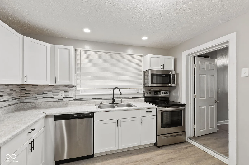 734 Parkway Ave - Photo 5 of 20