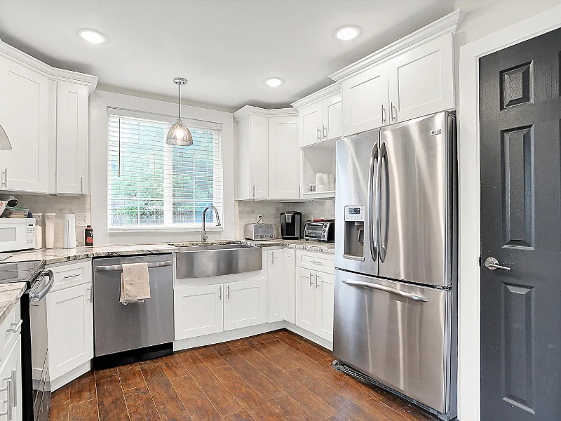 1641 Iowa St - Photo 2 of 15