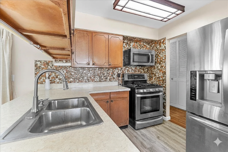 4709 Stillwell Ave - Photo 3 of 9