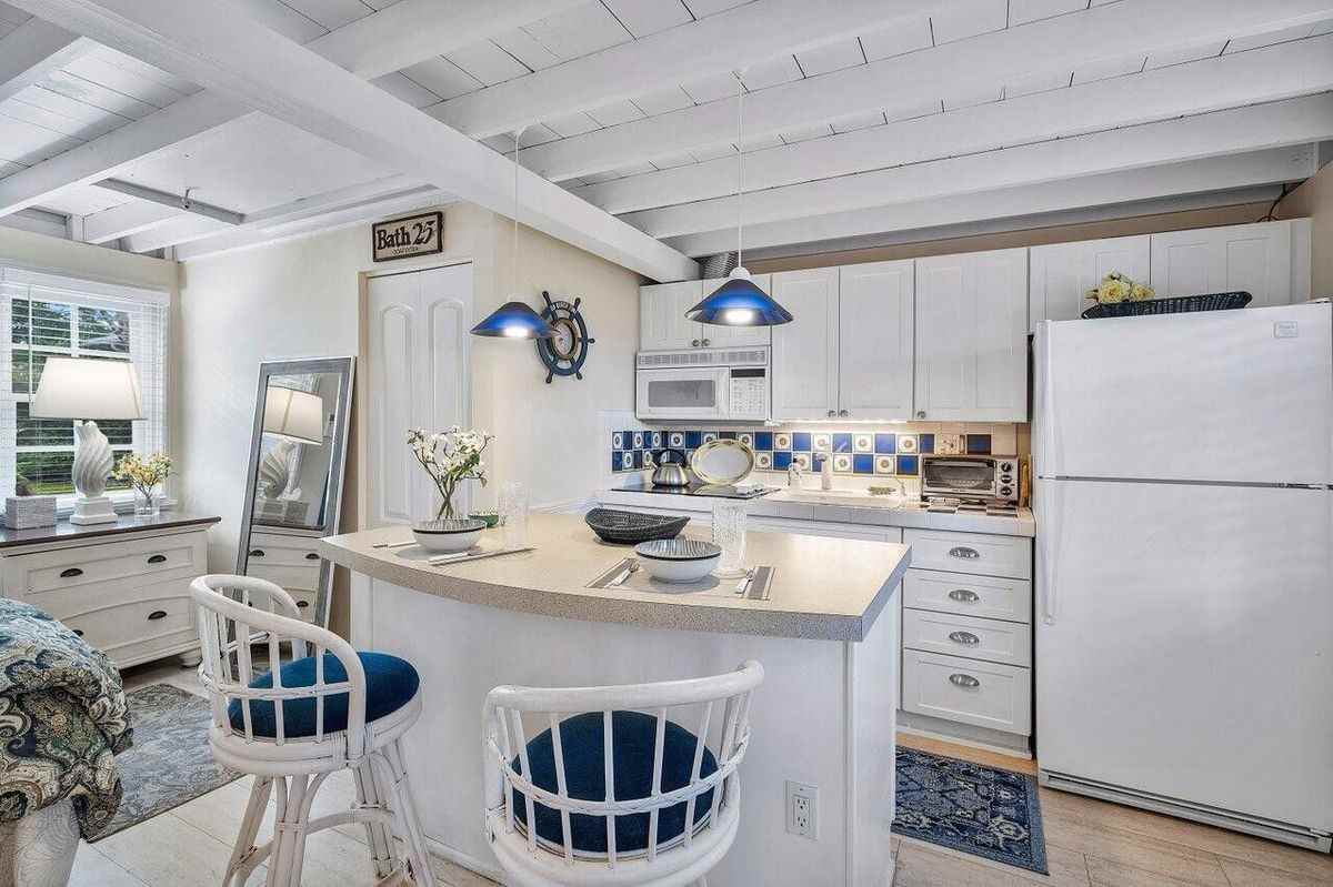 521 N Swinton Ave - Photo 4 of 32