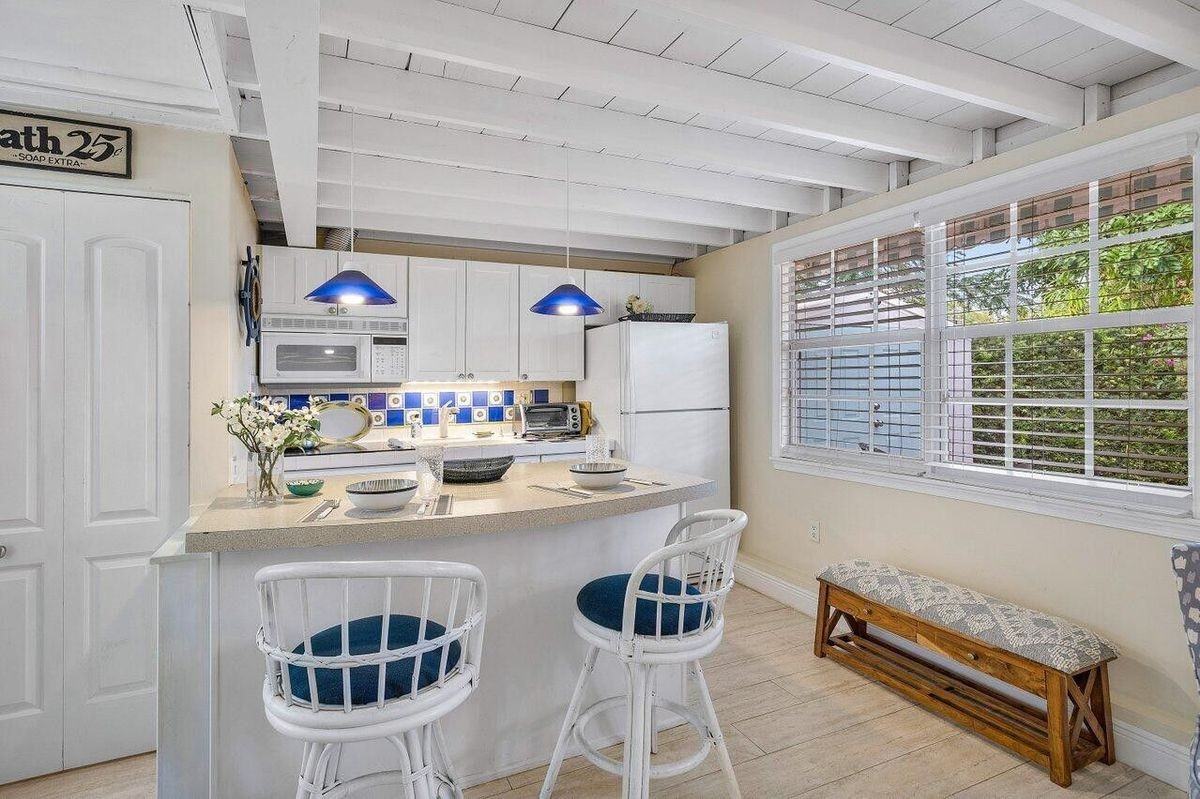 521 N Swinton Ave - Photo 5 of 32