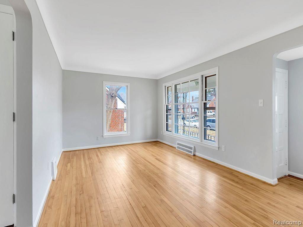 8651 Hazelton St - Photo 6 of 22