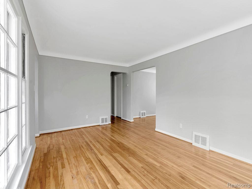 8651 Hazelton St - Photo 7 of 22