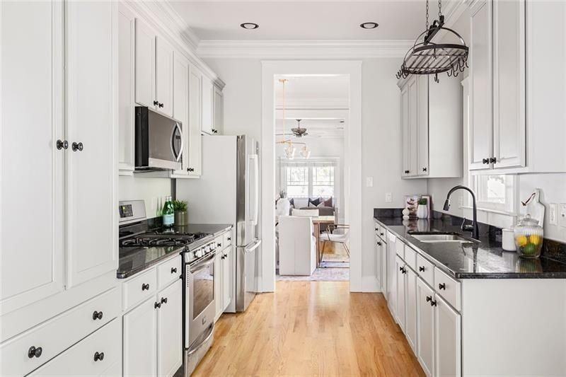 428 S Howard St Se - Photo 5 of 50