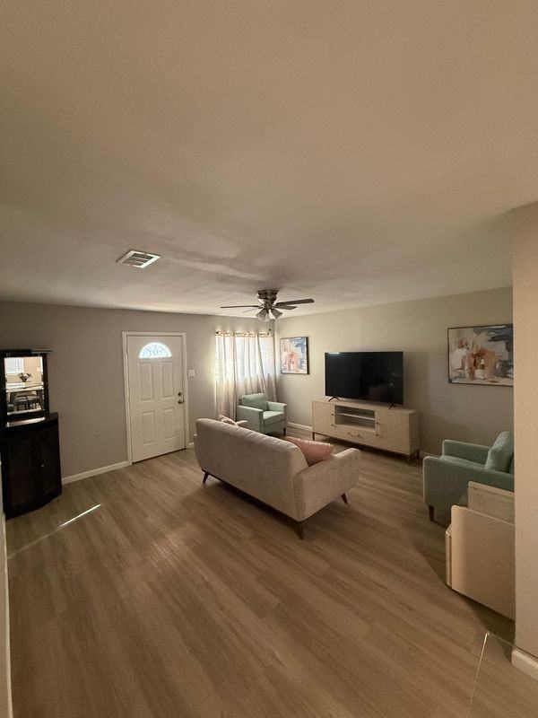 303 Fiesta Ave - Photo 2 of 11