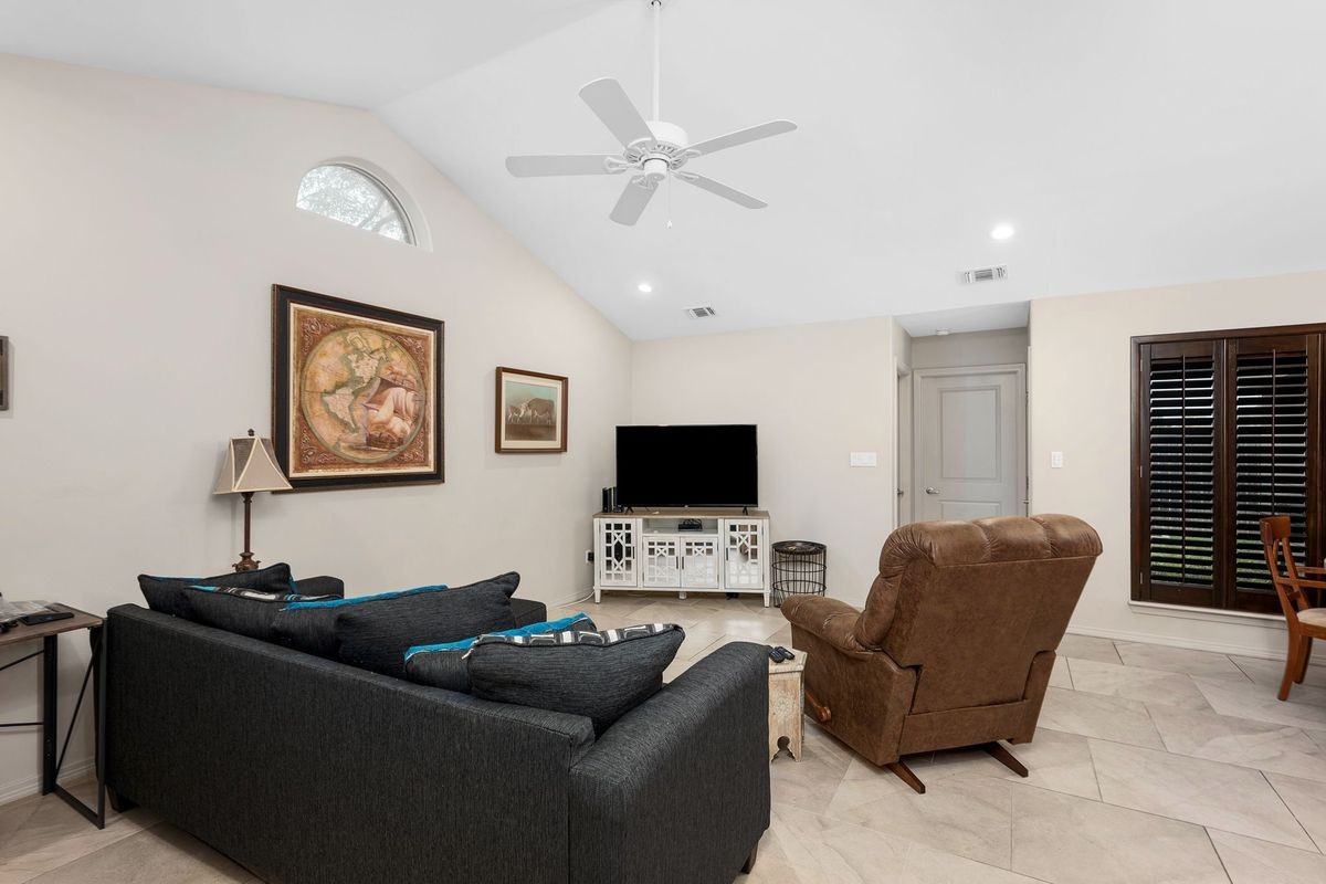 1515 N Jackson Rd - Photo 2 of 11