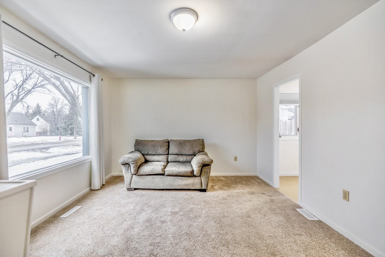 1051 Dudley Avenue - Photo 3 of 17