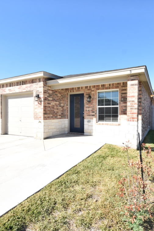 1427 Hopi Trl #B - Photo 3 of 17