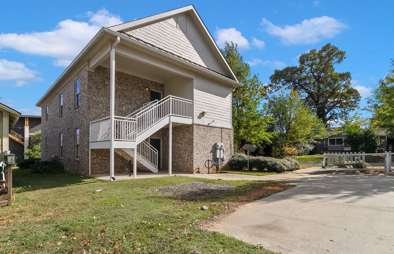 1524 1st Ave #B - Photo 3 of 22