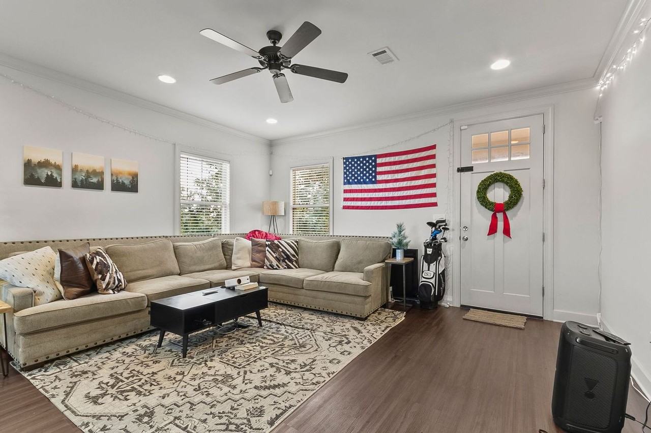 1524 1st Ave #B - Photo 5 of 22