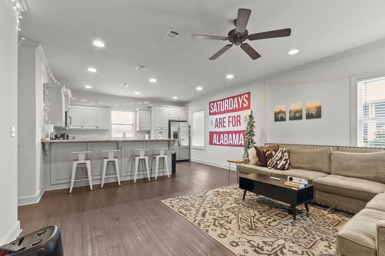 1524 1st Ave #B - Photo 6 of 22