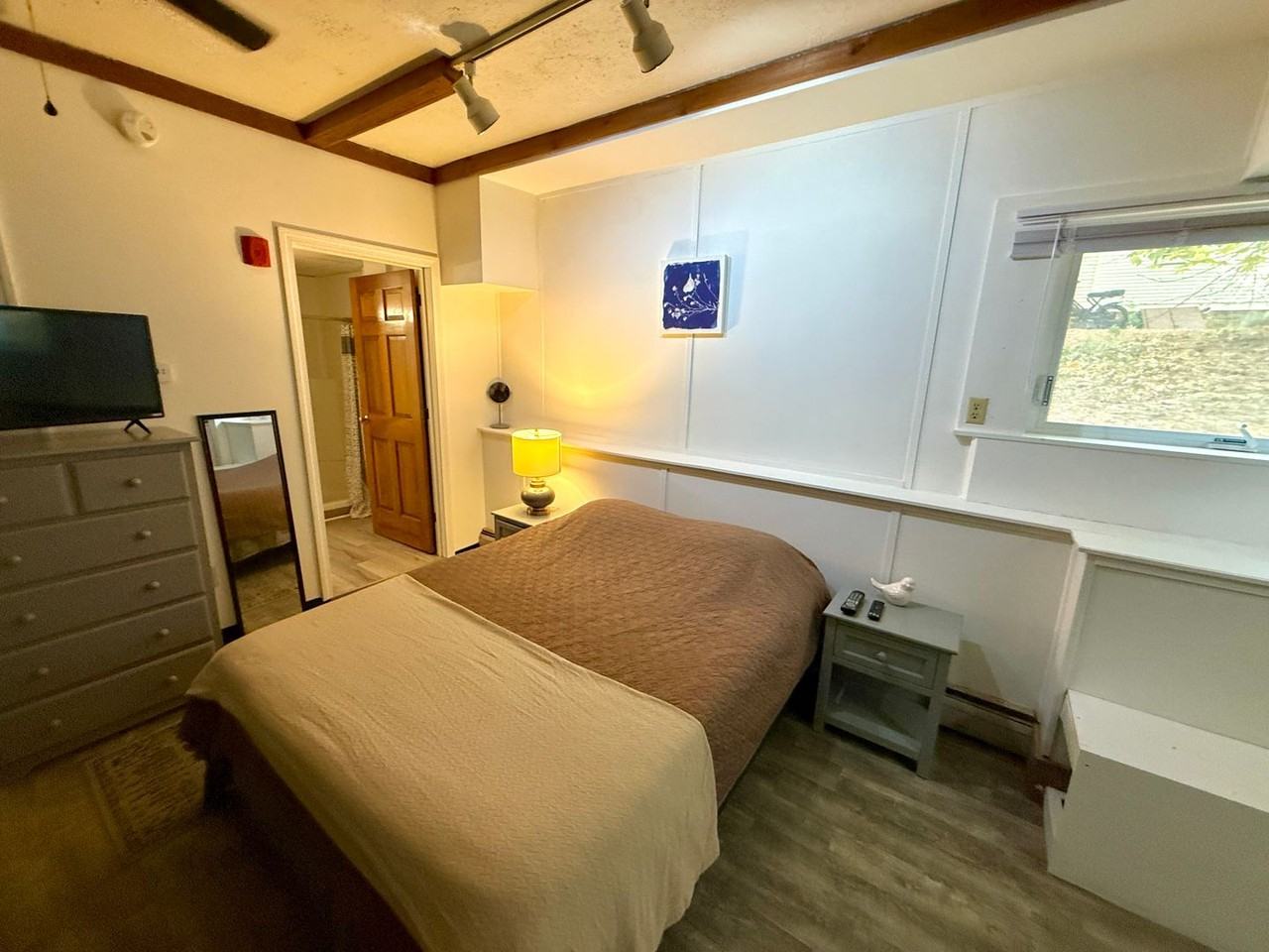 383 College Street - Photo 3 of 17